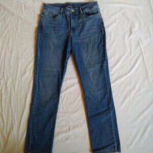 Lee Jeans, Regular Fit, Straight Leg, Mid Rise , 5 Pocket Jeans